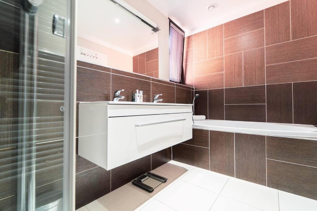Prague Marina River View Apartment Close To City Centre Free Parking 外观 照片