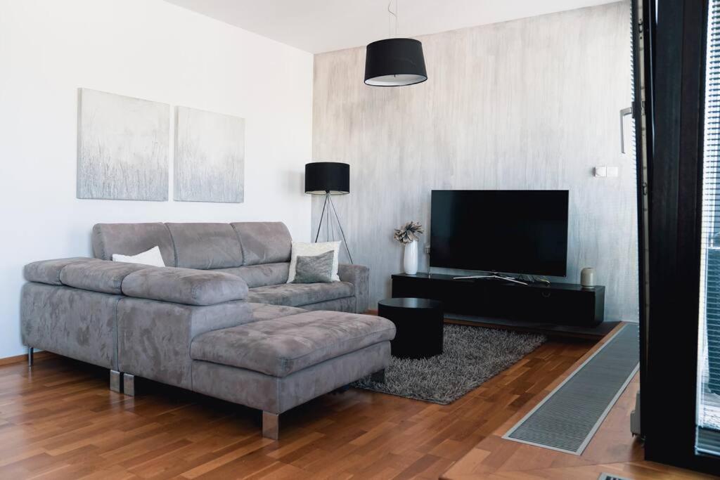 Prague Marina River View Apartment Close To City Centre Free Parking 外观 照片