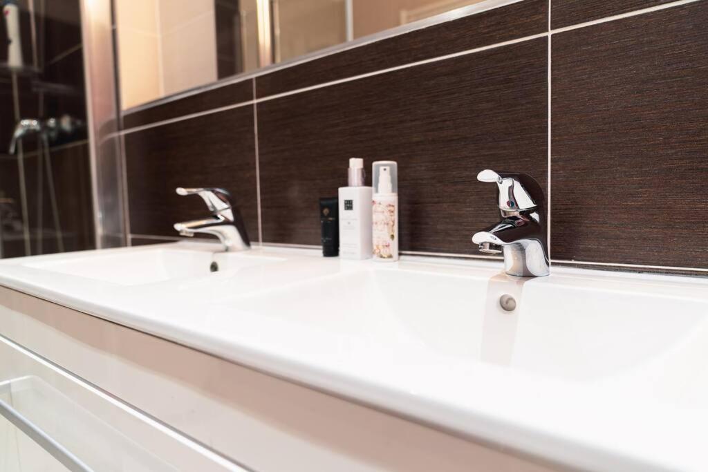 Prague Marina River View Apartment Close To City Centre Free Parking 外观 照片
